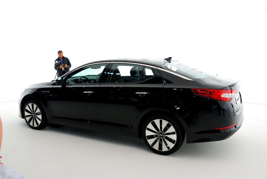  Kia Optima 2011 года  (фото 2 из 69)